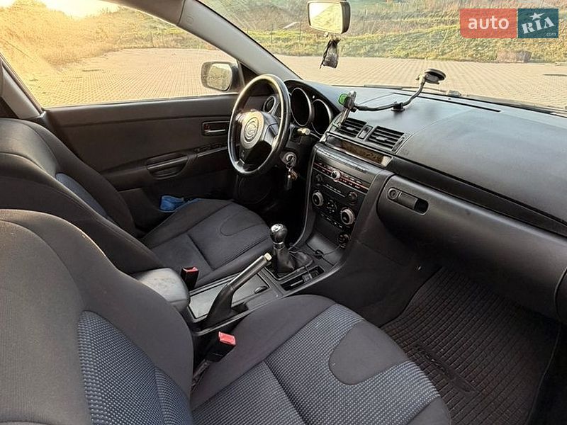 Седан Mazda 3 2005 в Чернівцях