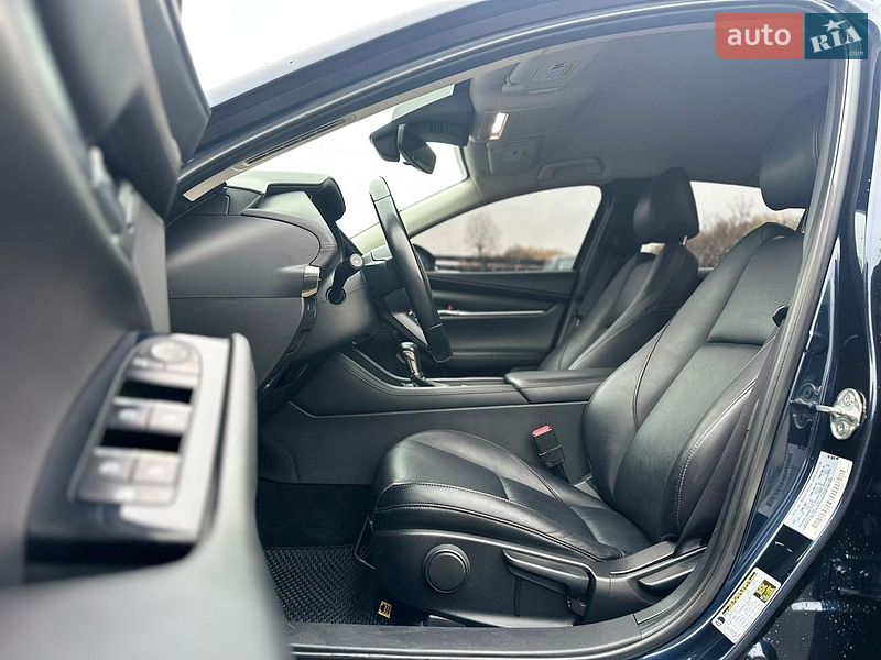Седан Mazda 3 2019 в Ивано-Франковске