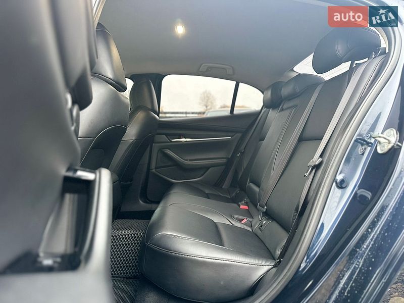 Седан Mazda 3 2019 в Ивано-Франковске