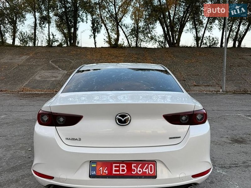 Седан Mazda 3 2023 в Киеве