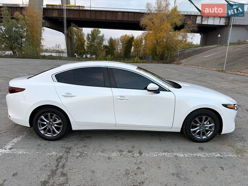 Седан Mazda 3 2023 в Киеве