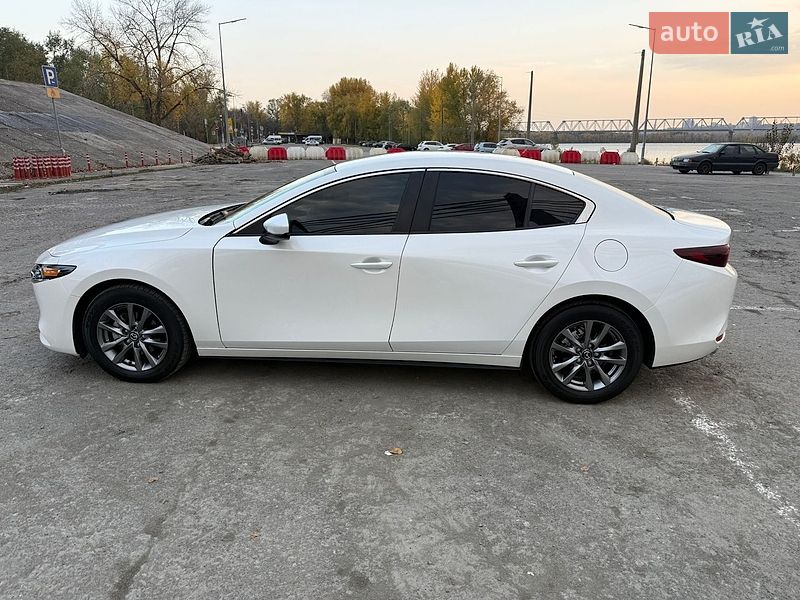 Седан Mazda 3 2023 в Киеве