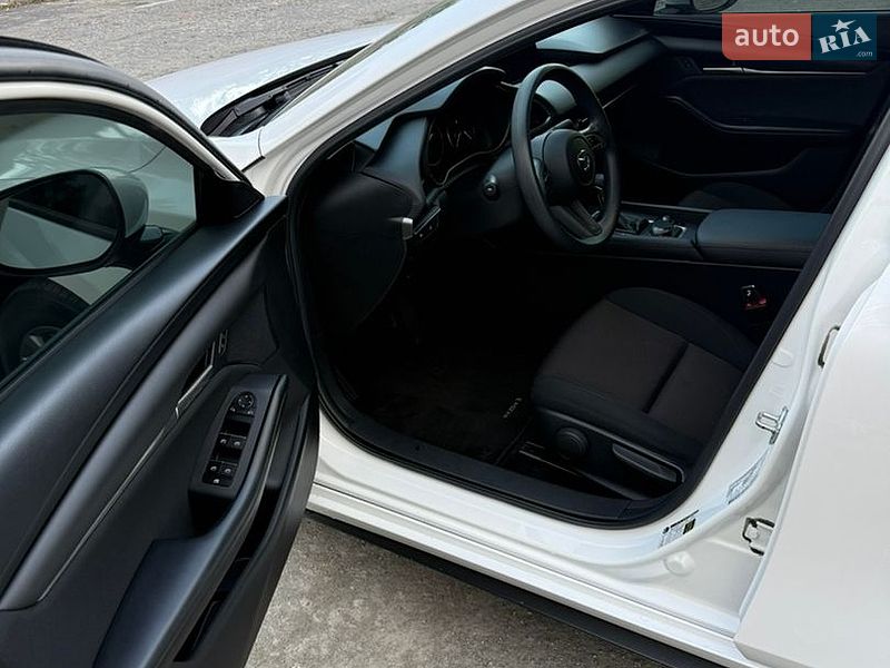 Седан Mazda 3 2023 в Киеве