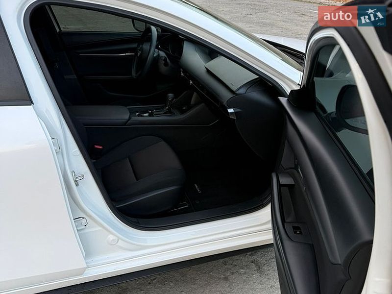 Седан Mazda 3 2023 в Киеве