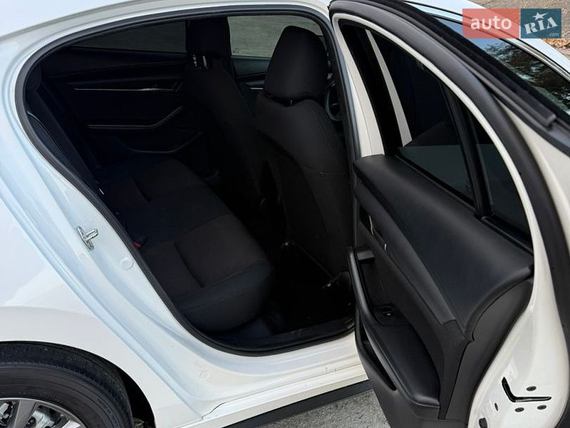 Седан Mazda 3 2023 в Киеве