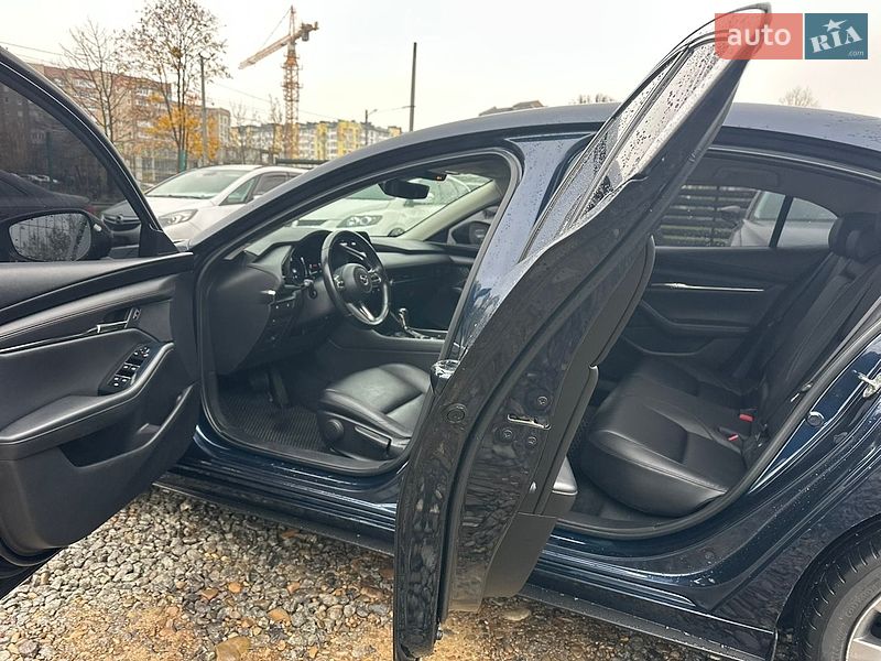 Седан Mazda 3 2019 в Ивано-Франковске