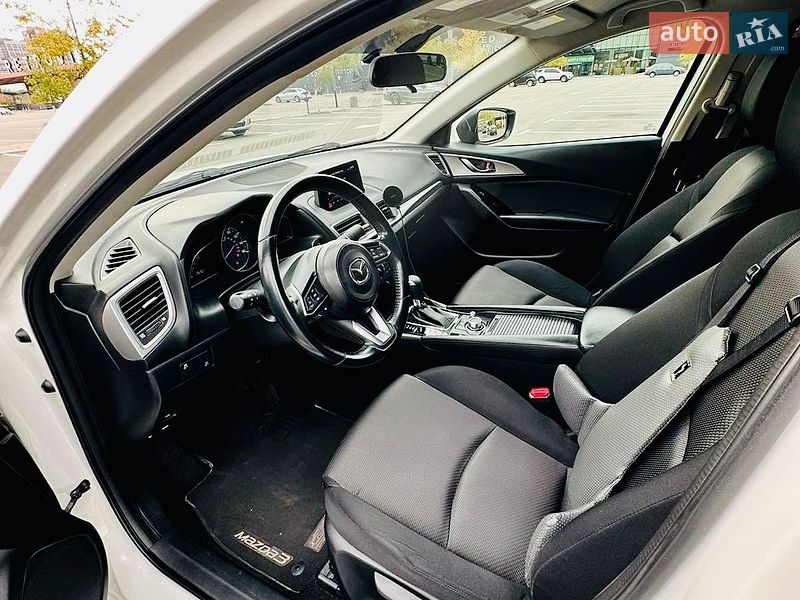 Седан Mazda 3 2016 в Вишгороді