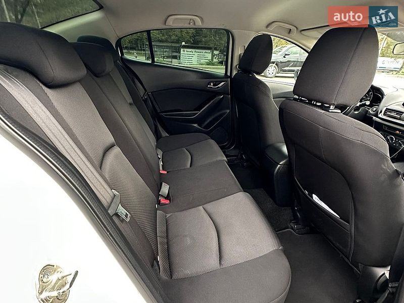 Седан Mazda 3 2016 в Вишгороді