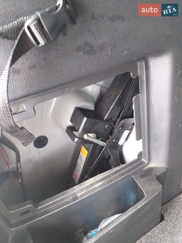 Минивэн Mazda 5 2012 в Ужгороде