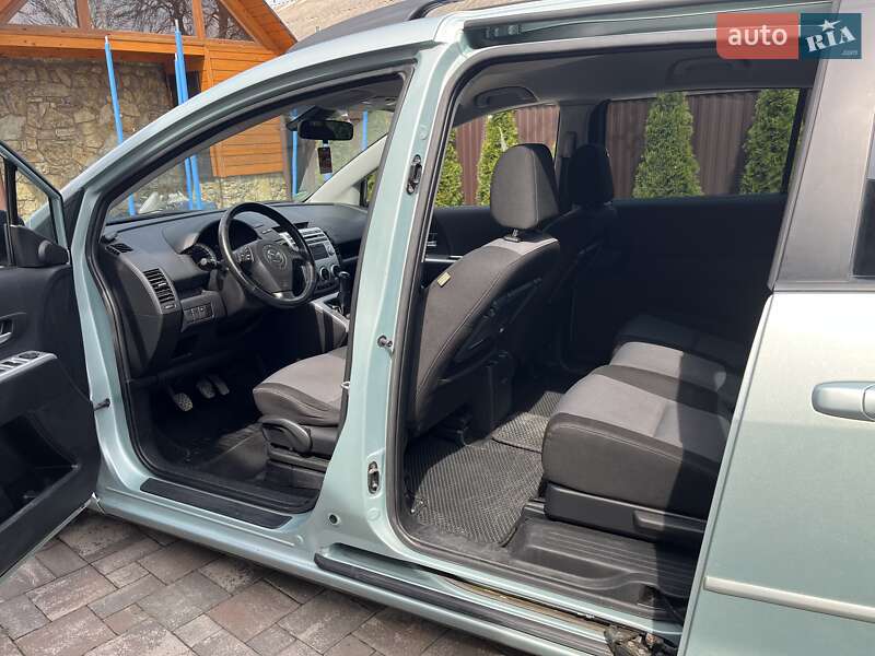 Минивэн Mazda 5 2006 в Косове