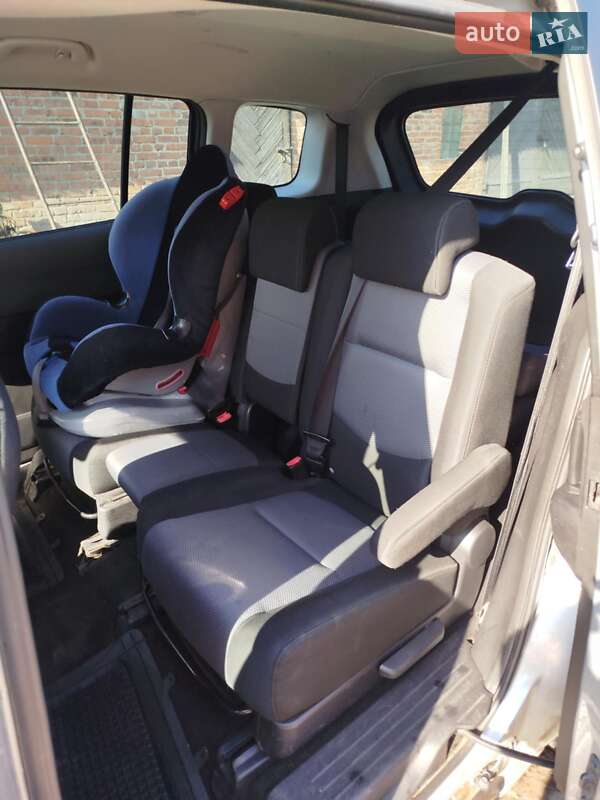 Минивэн Mazda 5 2006 в Сокале