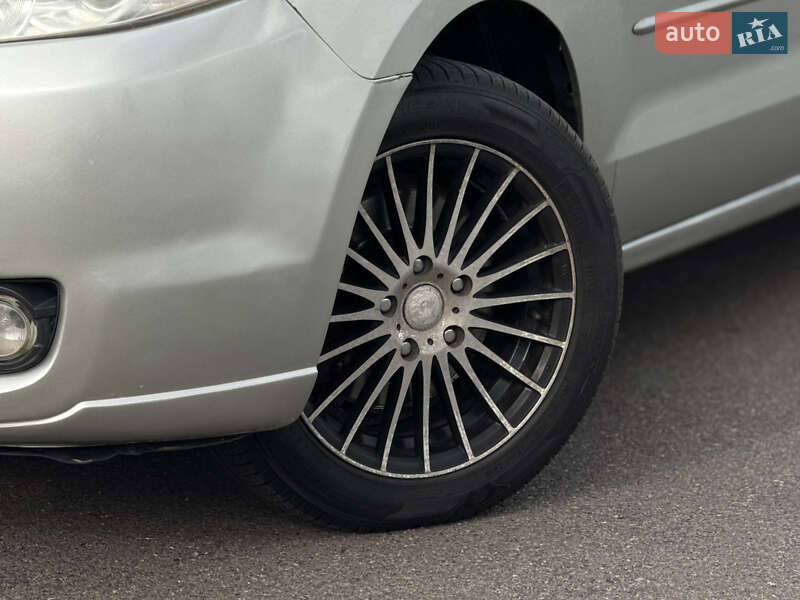 Минивэн Mazda 5 2006 в Кривом Роге