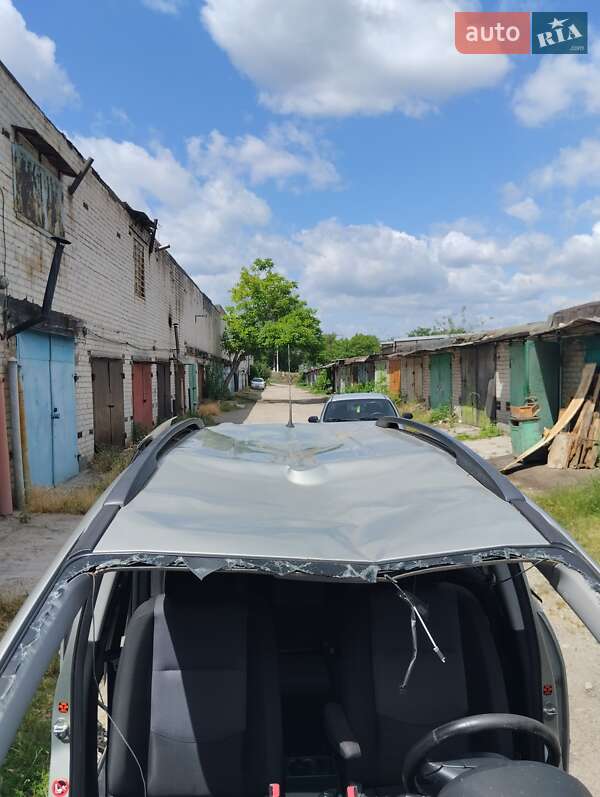 Минивэн Mazda 5 2006 в Днепре