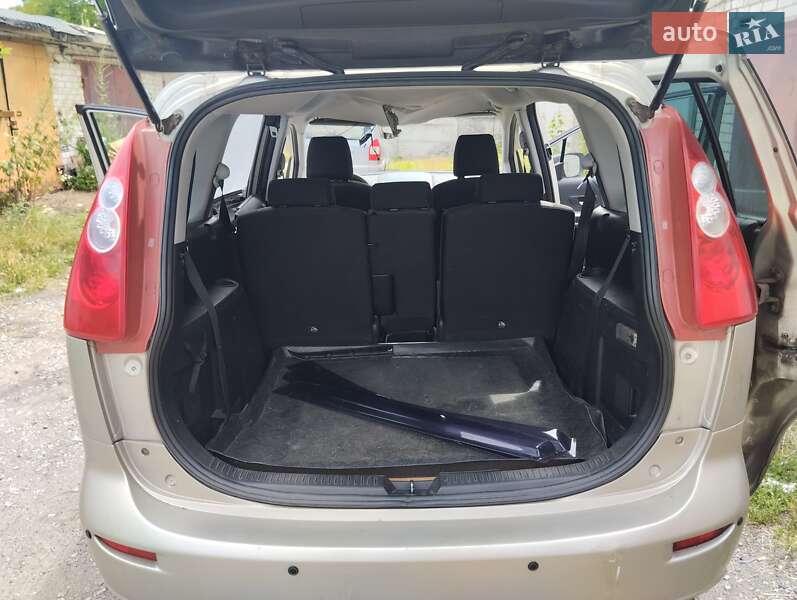 Минивэн Mazda 5 2006 в Днепре