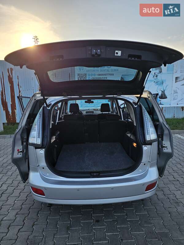 Минивэн Mazda 5 2009 в Черновцах