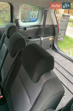 Минивэн Mazda 5 2006 в  фото 16 Минивэн Mazda 5 2006 в