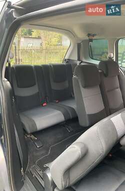 Минивэн Mazda 5 2006 в  фото 15 Минивэн Mazda 5 2006 в