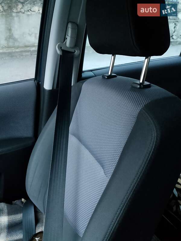 Мінівен Mazda 5 2006 в Острозі фото 2 Мінівен Mazda 5 2006 в Острозі