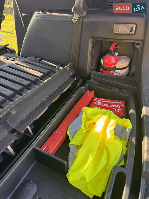 Минивэн Mazda 5 2006 в Косове фото 18 Минивэн Mazda 5 2006 в Косове