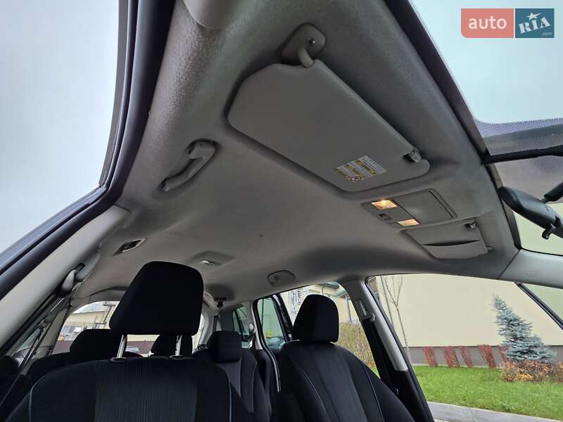 Минивэн Mazda 5 2011 в Луцке