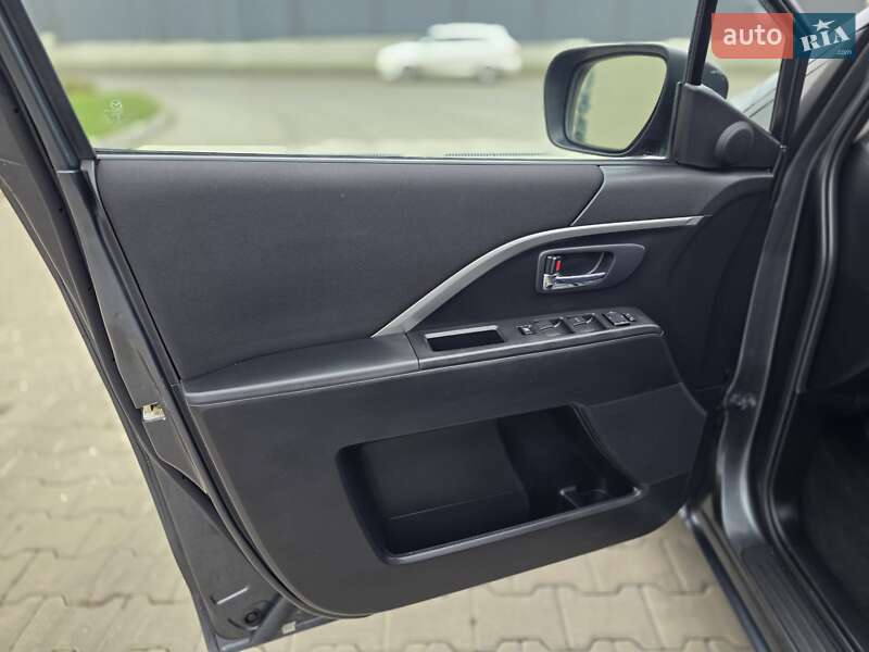 Минивэн Mazda 5 2011 в Луцке