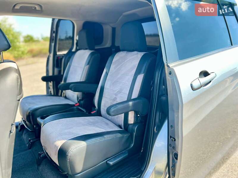 Мінівен Mazda 5 2014 в Горішніх Плавнях