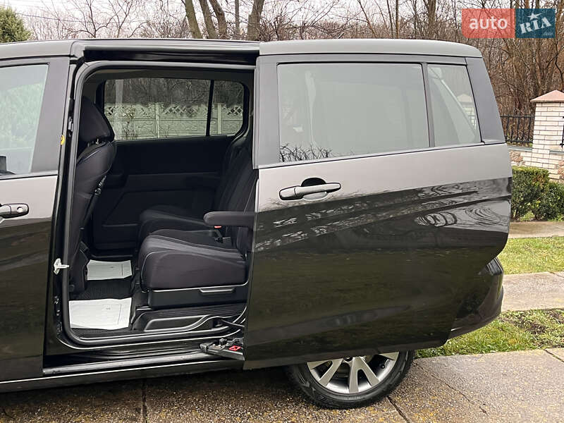 Минивэн Mazda 5 2010 в Киеве