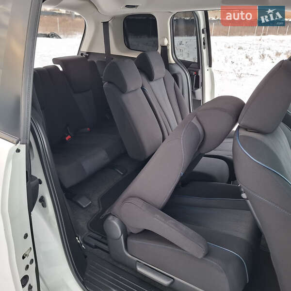 Минивэн Mazda 5 2010 в Луцке