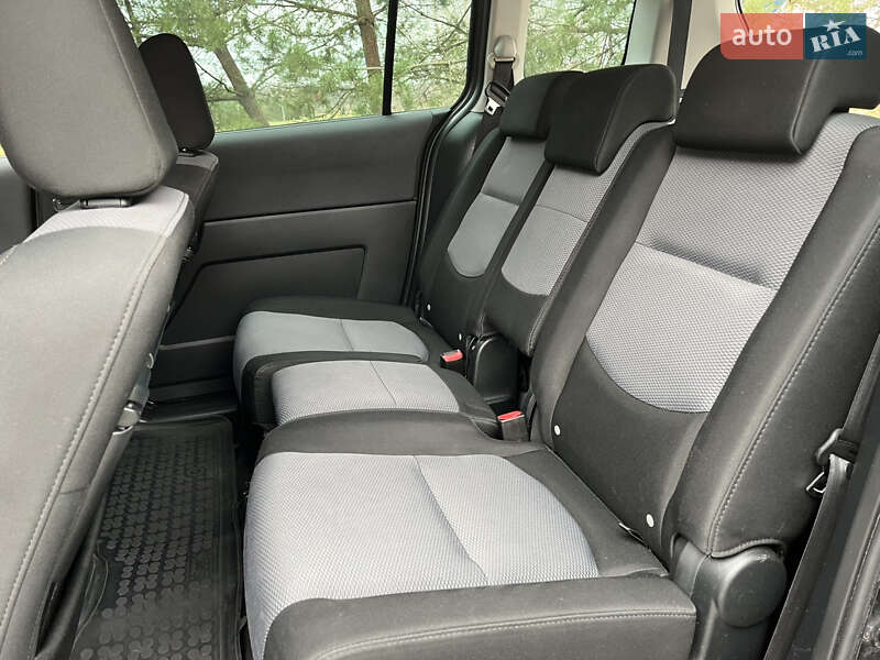 Минивэн Mazda 5 2007 в Дрогобыче