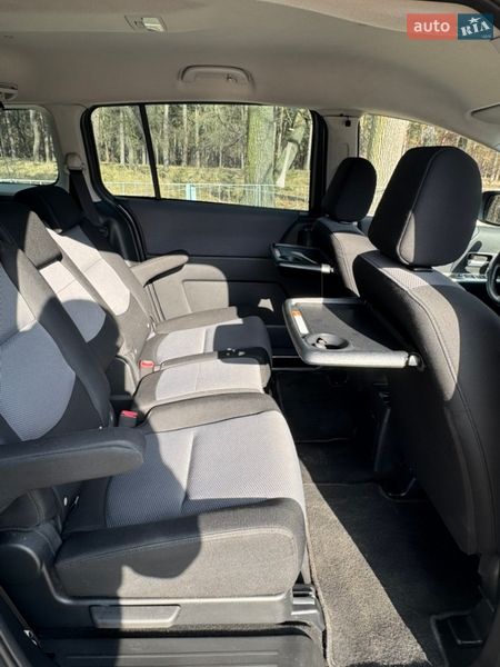 Минивэн Mazda 5 2006 в Киеве