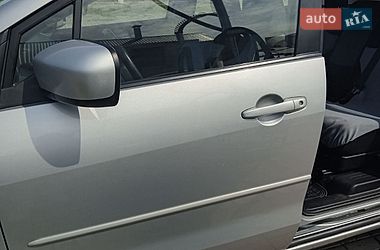 Минивэн Mazda 5 2005 в Сторожинце