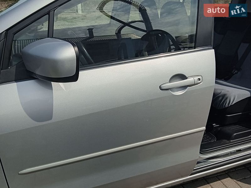 Минивэн Mazda 5 2005 в Сторожинце