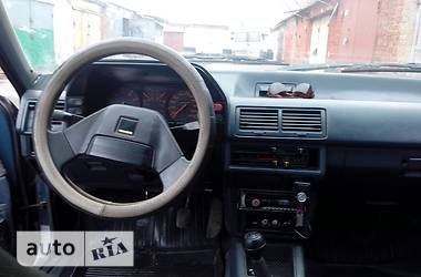 Хэтчбек Mazda 626 1987 в 
