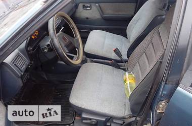 Хэтчбек Mazda 626 1987 в 