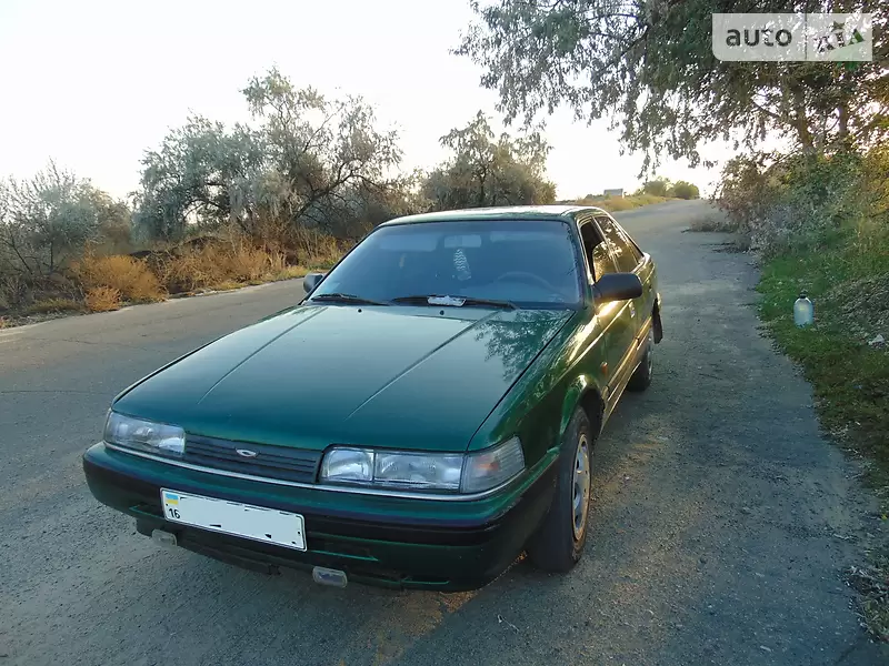 Хетчбек Mazda 626 1989 в 