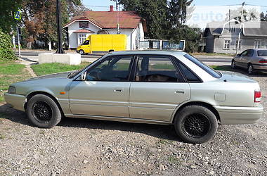 Седан Mazda 626 1991 в Черновцах