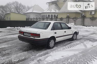 Седан Mazda 626 1990 в Черновцах