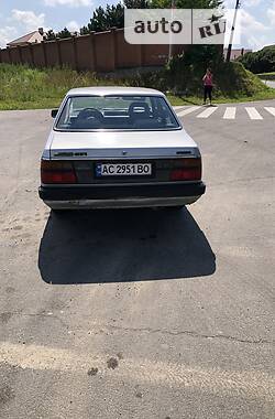 Седан Mazda 626 1986 в Луцке