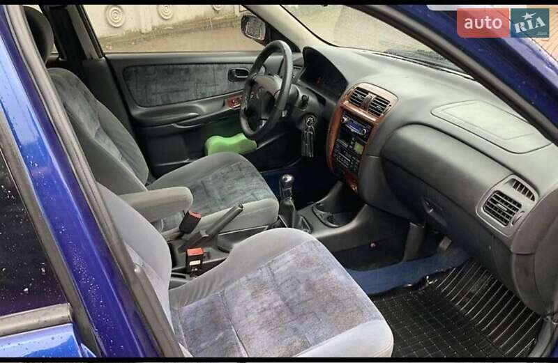 Седан Mazda 626 1999 в Ровно