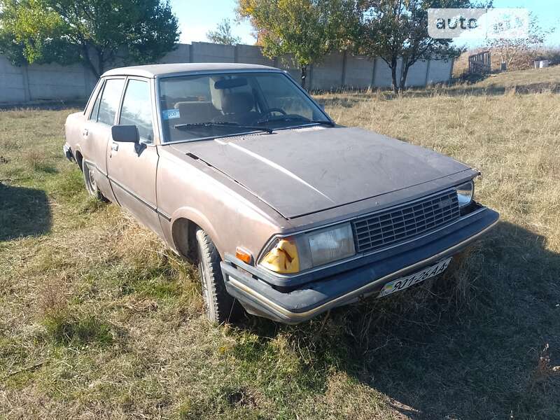 Седан Mazda 626 1980 в 