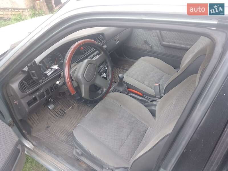 Хэтчбек Mazda 626 1988 в Владимире