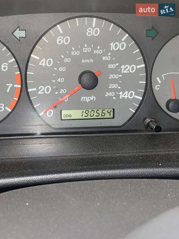 Седан Mazda 626 2001 в Иршаве