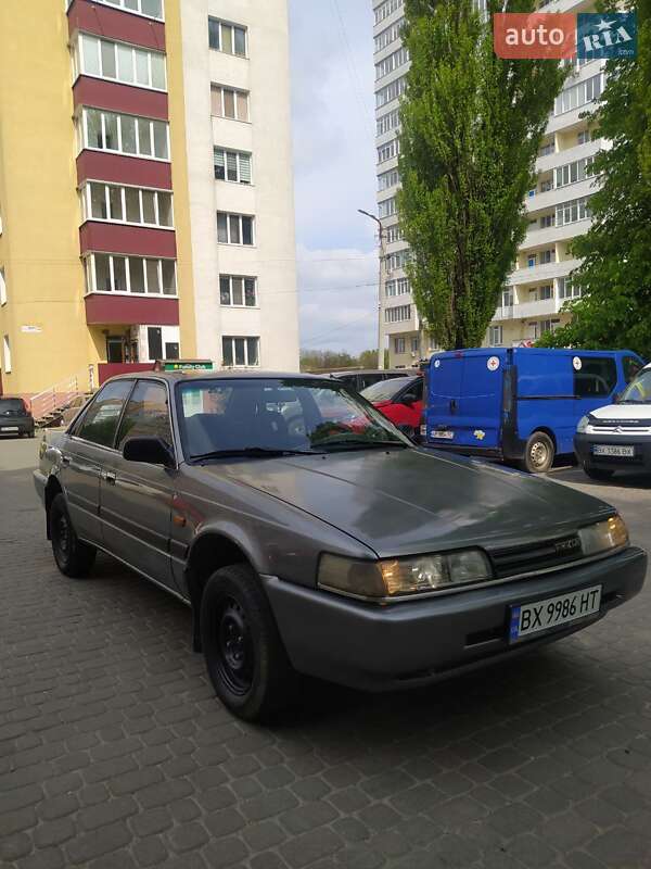 Седан Mazda 626 1988 в Хмельницком