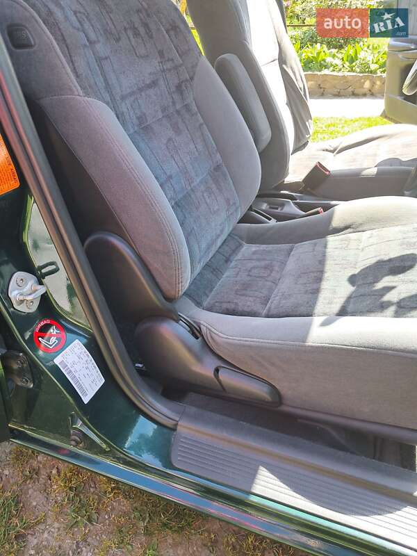 Седан Mazda 626 1999 в Долині