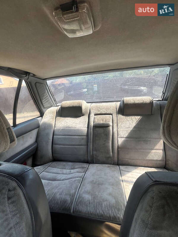 Седан Mazda 626 1987 в Львові