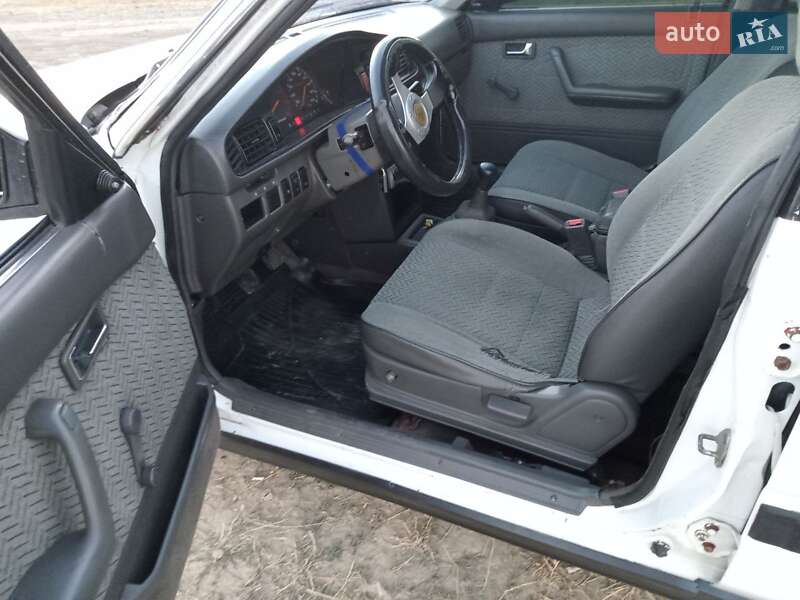 Седан Mazda 626 1989 в Одесі