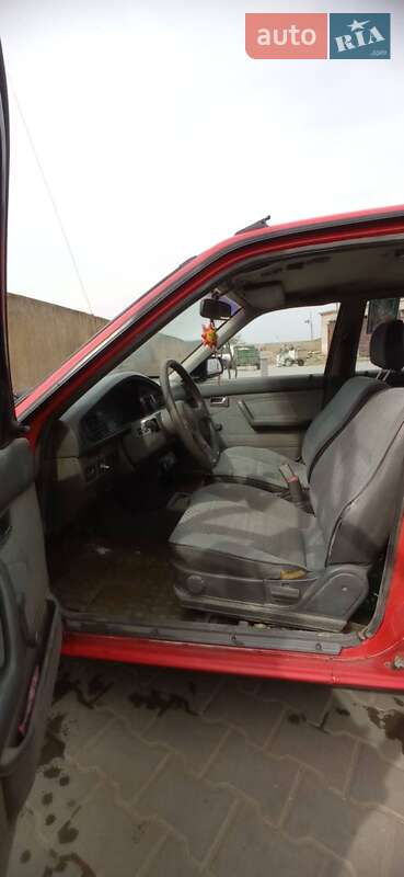 Седан Mazda 626 1990 в Херсоні