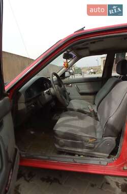 Седан Mazda 626 1990 в 