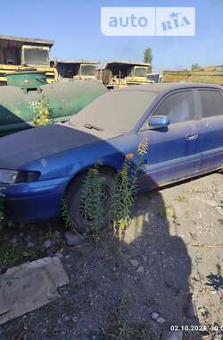 Седан Mazda 626 2000 в 