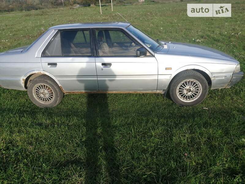 Седан Mazda 626 1985 в Ровно